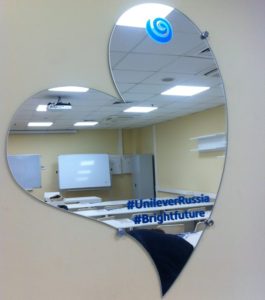 Зеркало сердце с УФ-печатью